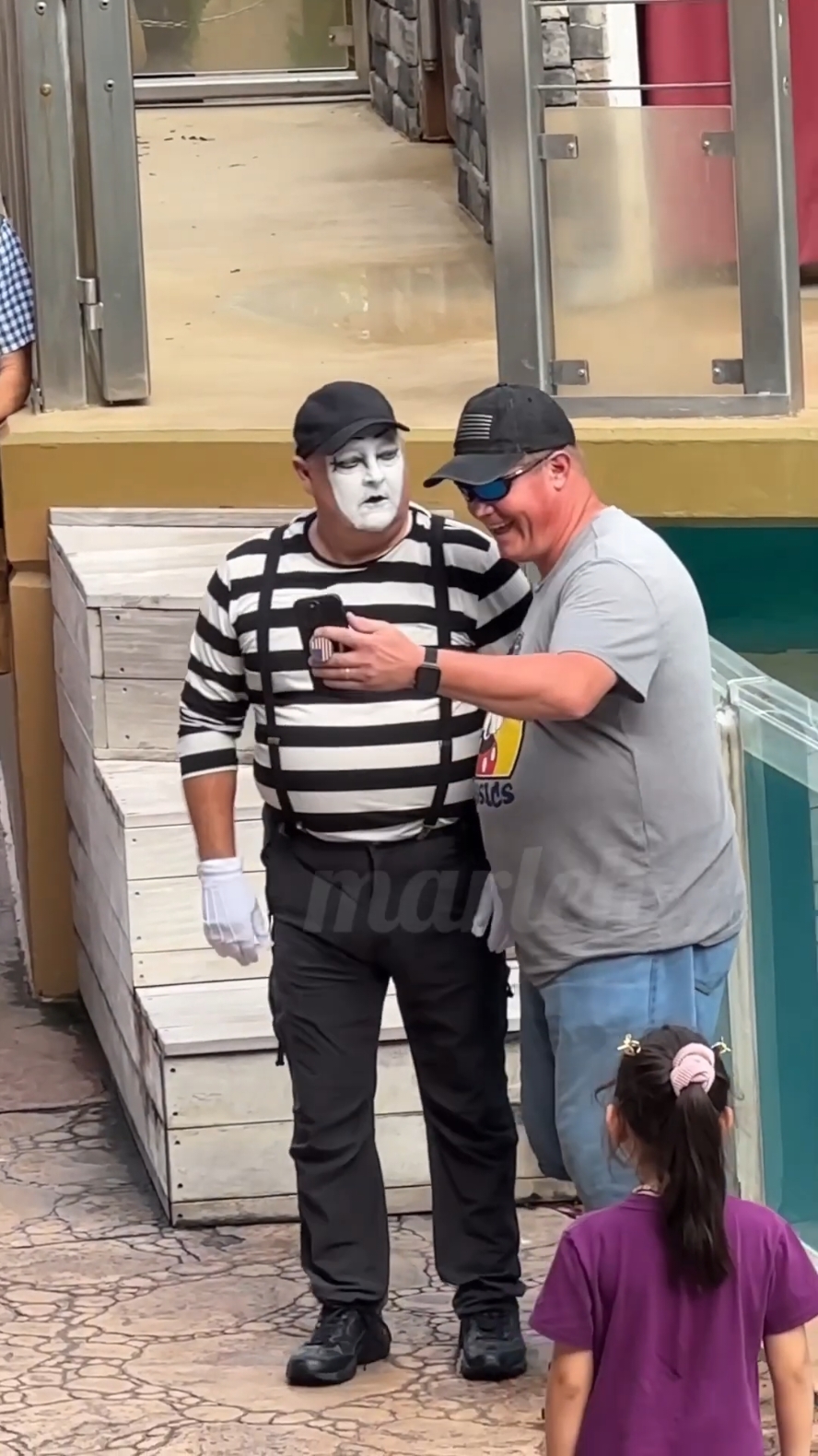 Soo Funny #lol #tomthemime #totanthemime #soathemime #soamime #mime #tomtheseaworldmime #seaworldmime #funartist #thebestoftom #bestreactionprank #funvibes #totanthemime #foryou #fyp 