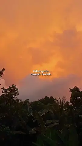 simpan semuanya sendiri, rasakan sakitnya sendiri #4upage #4you #4u #sadvibes🥀 #sadquotes #fypシ #fyp #quotes #storywa 