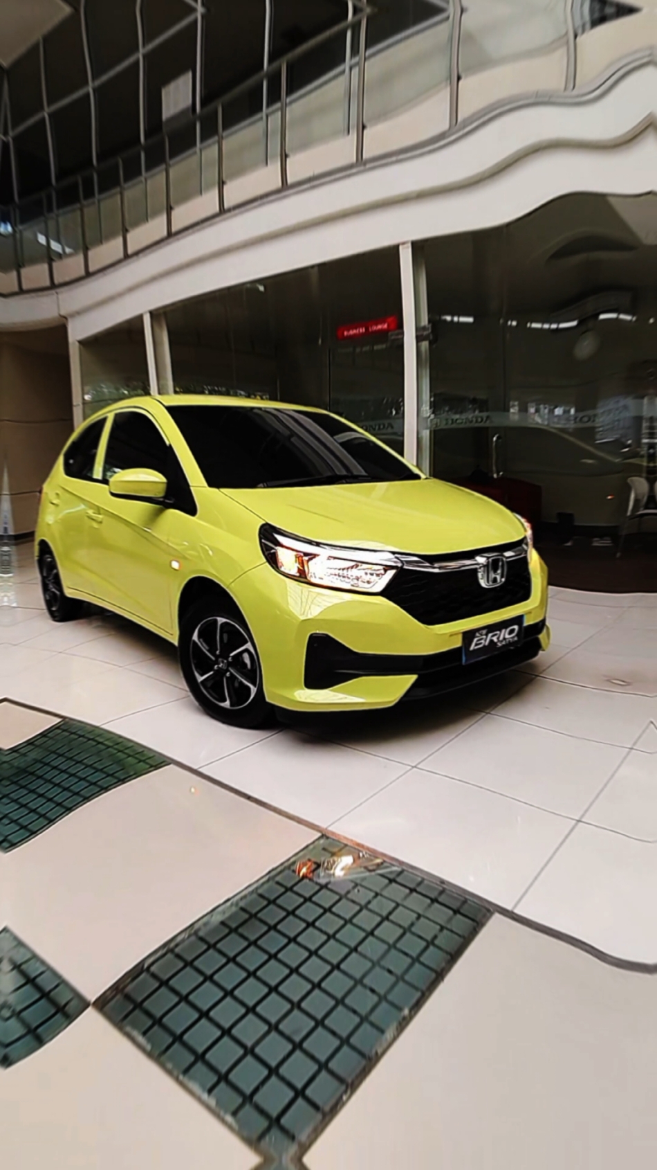 Honda Brio Satya Type E Electric Lime Metalic Wujudkan impianmu dgn Honda Brio #honda #hondabrio #hondabriosatya #brio #briosatya #mobilbrio #newbriosatya #brio2024 #newhondabrio 