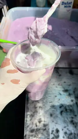 Chiều ý mấy ní nhoa . Nói trước ngán lắm á béo bùi của khoai mà . Khoai môn latte real 1300ml #xuhuong#LearnOnTikTok#uongcungtiktok#khoaimonlatte#khoaimon#fyp#saigon#tiemnuocthuvi 