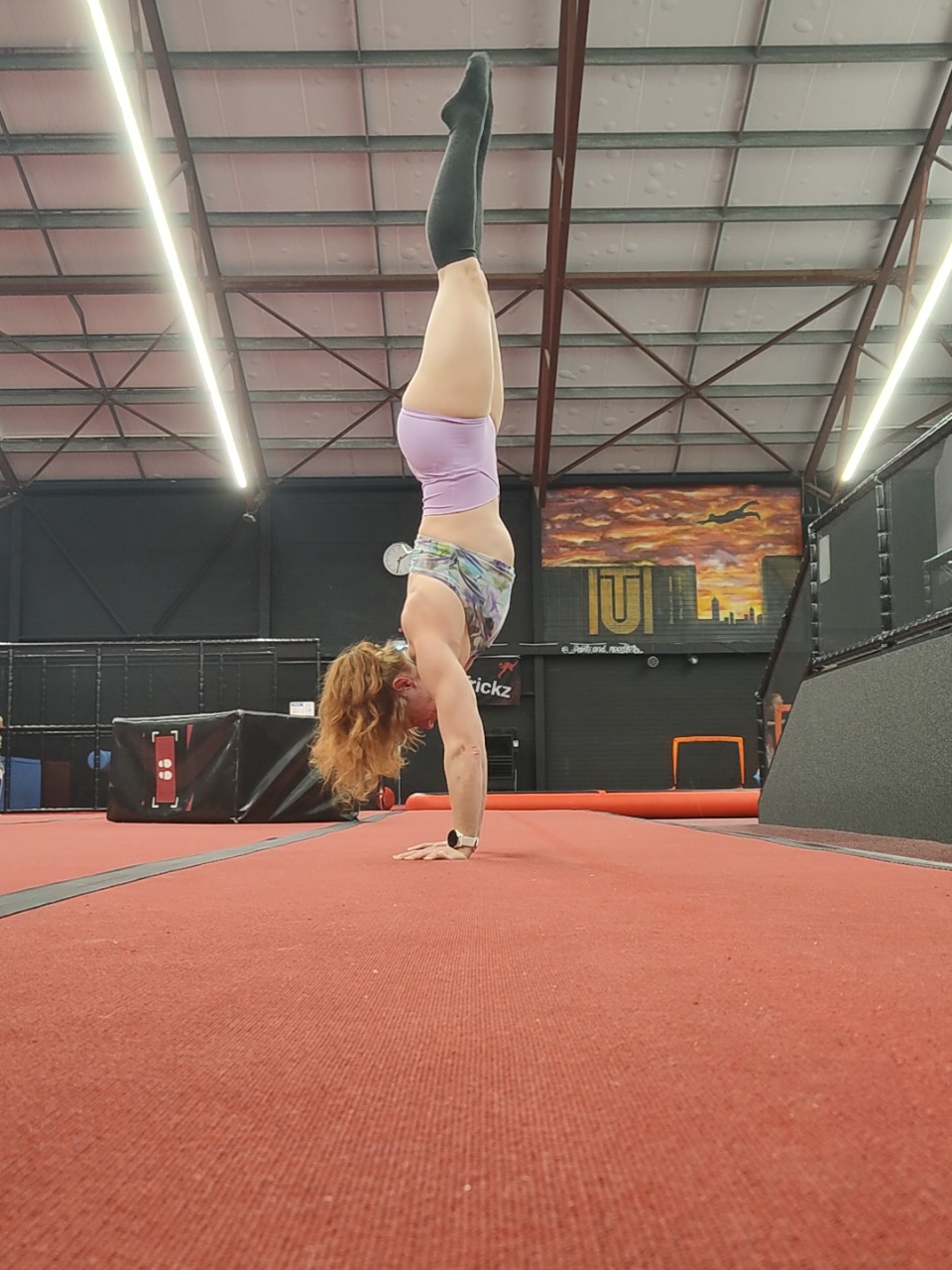 💪🏻☺️  #handstandpress #handstand #handstandchallenge #handstandpushup #handstandpractice 