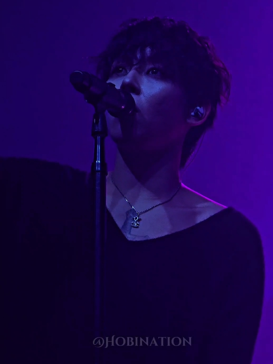 Woosung - Modern Life 🖤 the way he sings with so much emotion 😭 #woosung #woosungtherose #therose #b4wedietour #kimwoosung #sammy @WOOSUNG @official.therose 