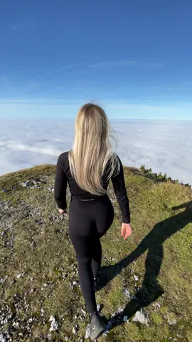 #traunstein #traunstein🇦🇹💪🏻 #austria #austrianalps #alps #mountain #mountains #Hiking #hike #hikingadventures #berg #bergliebe #hikinggirls #mountaingirl #zenyvhorach #horskyholky #zenyvosvete #mountaineering #summit #inversion 