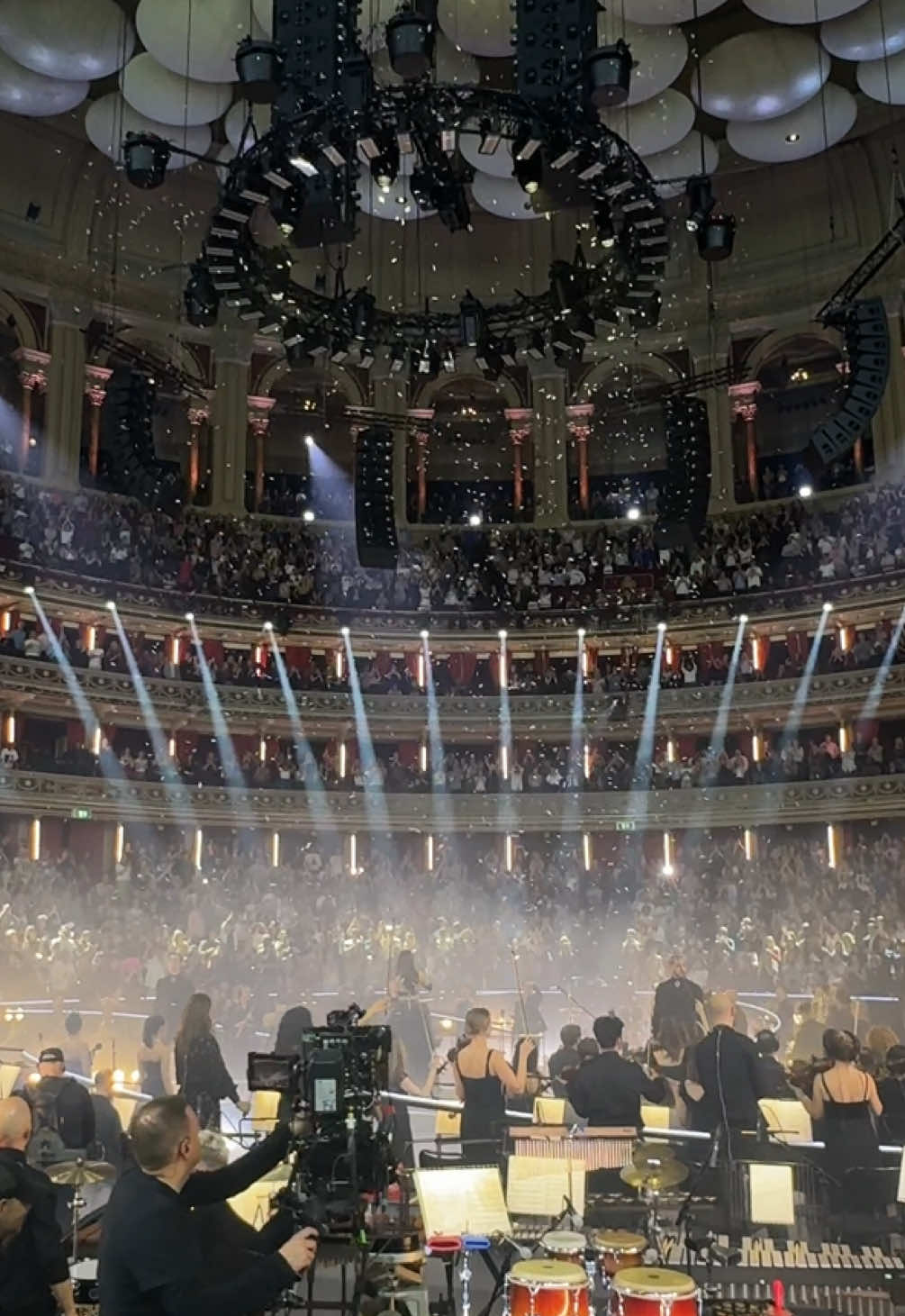 @Dua Lipa - „Don’t Start Now” live at Royal Albert Hall 🎶 #DuaLipa #RoyalAlbertHall #DontStartNow #London  #FutureNostalgia 