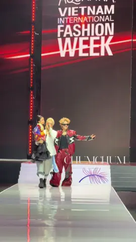 Khi Rhyder catwalk tại  đêm diễn thứ 2 của Aquafina Viet Nam International Fashion Week 2024 #ChumChum #BimatVbiz #Thegioimodels #Lattungvbiz #TiktokGiaiTri #Globalem #AVIFWChumChum #aquafinavietnaminternationalfashionweek #avifw2024 #AVIFW #FashionEvolution #rhyder 
