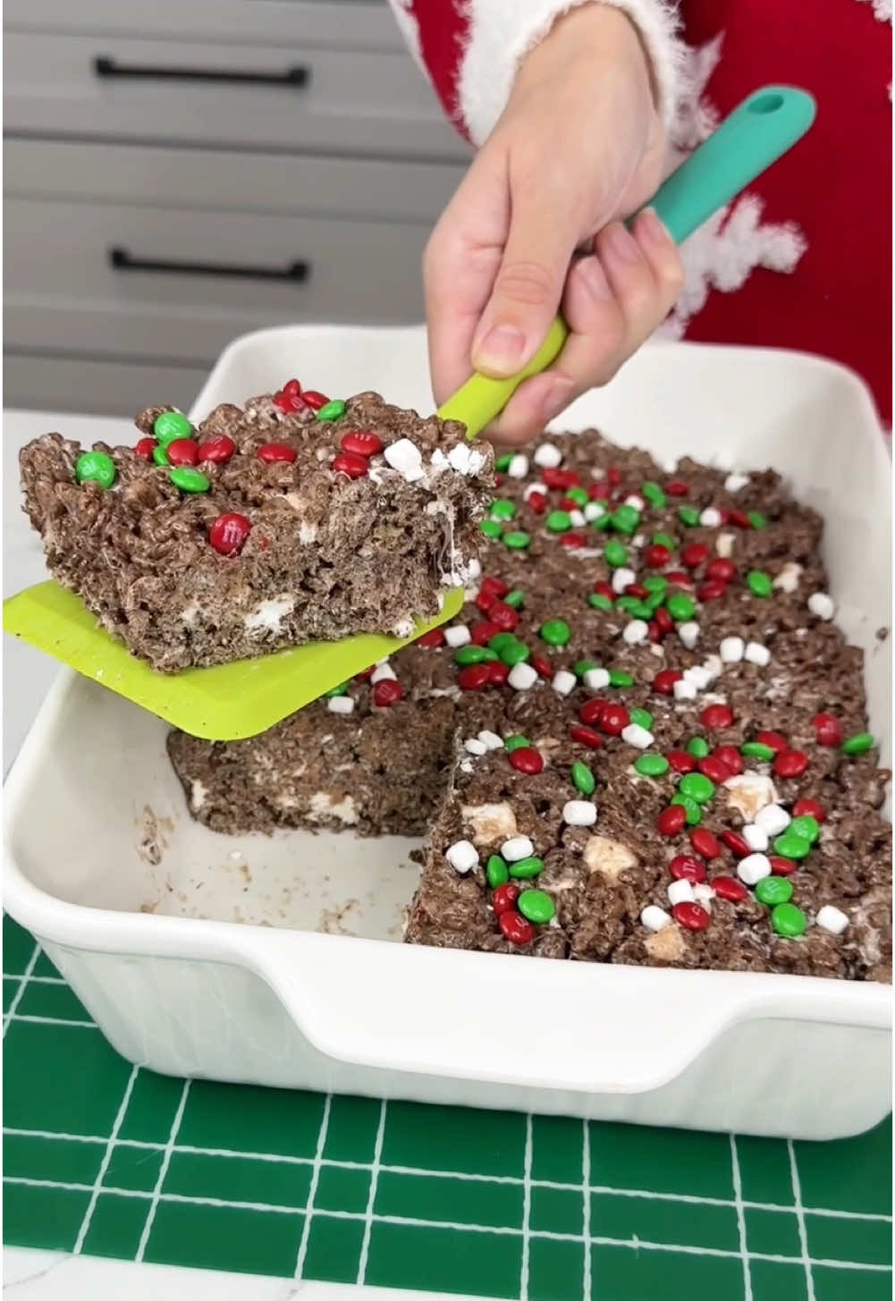 Your family will love this easy treat! #Recipe #EasyRecipe #usa #dessert #holiday #hotchocolate 