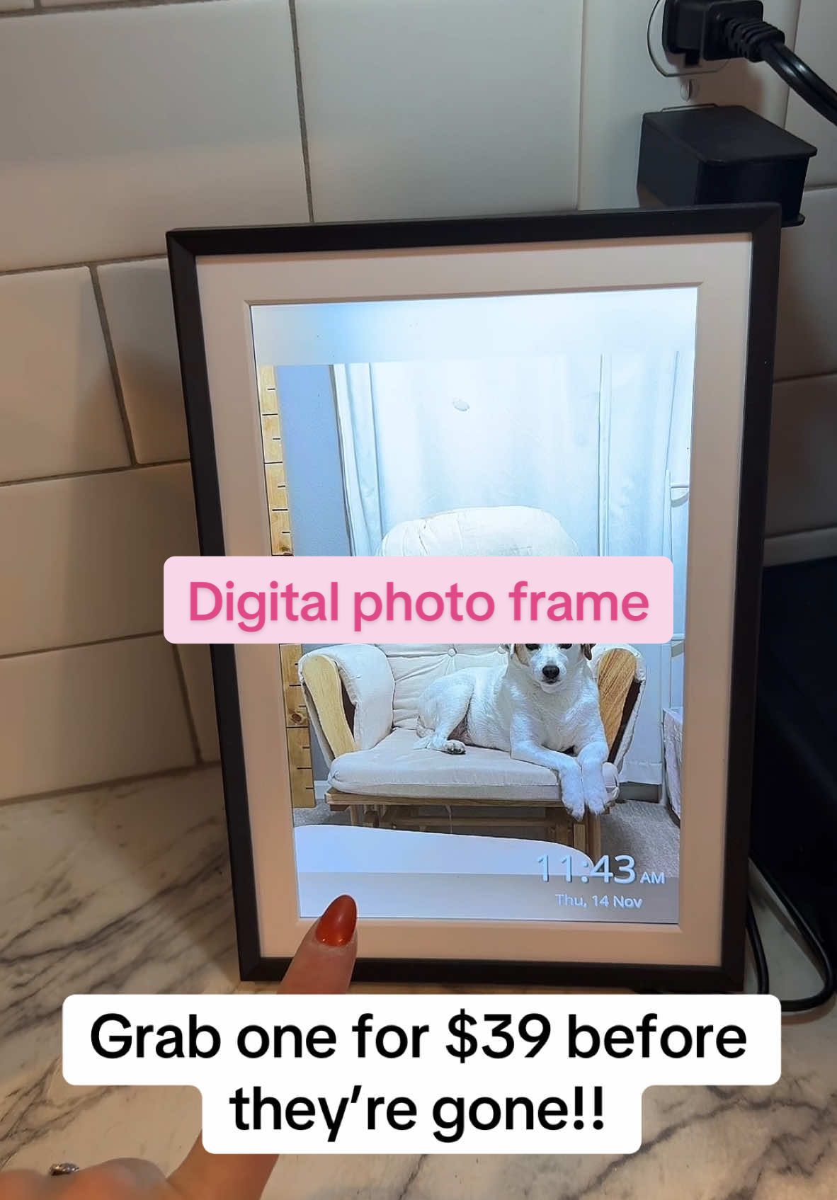 These digital photo frames are SO GOOD and such a great christmas gift!! This sale is HUGE! Grab one of these digital frames before theyre gone!! #TikTokShopBlackFriday #TikTokShopCyberMonday #TikTokShopHolidayHaul #giftguide #digitalphotoframe 