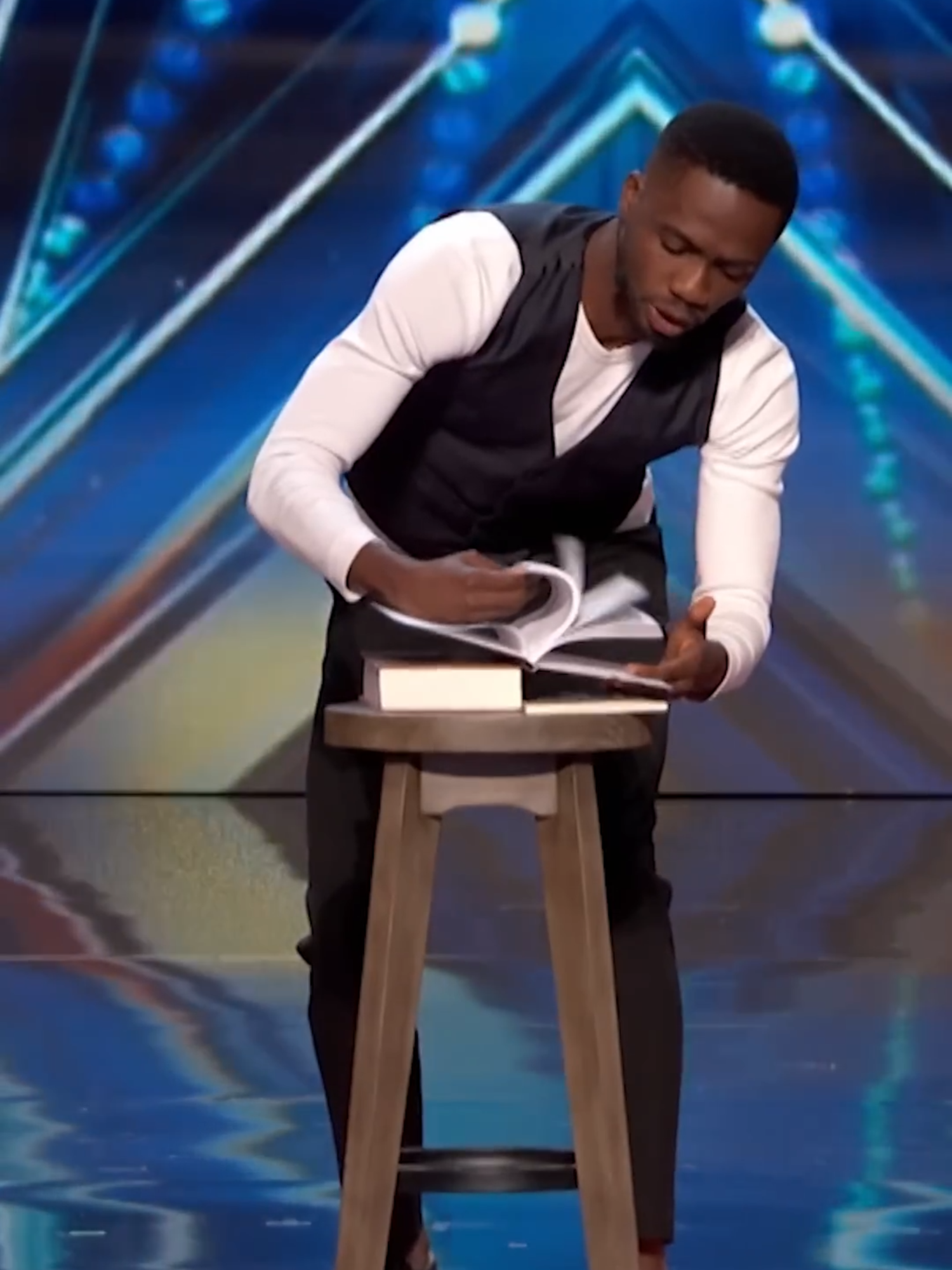 The Fastest Reader in the World! 🤣 #agt #americasgottalent #comedian #josh2funny Comedian Josh Alfred Demonstrates His Unique Skill on America's Got Talent!