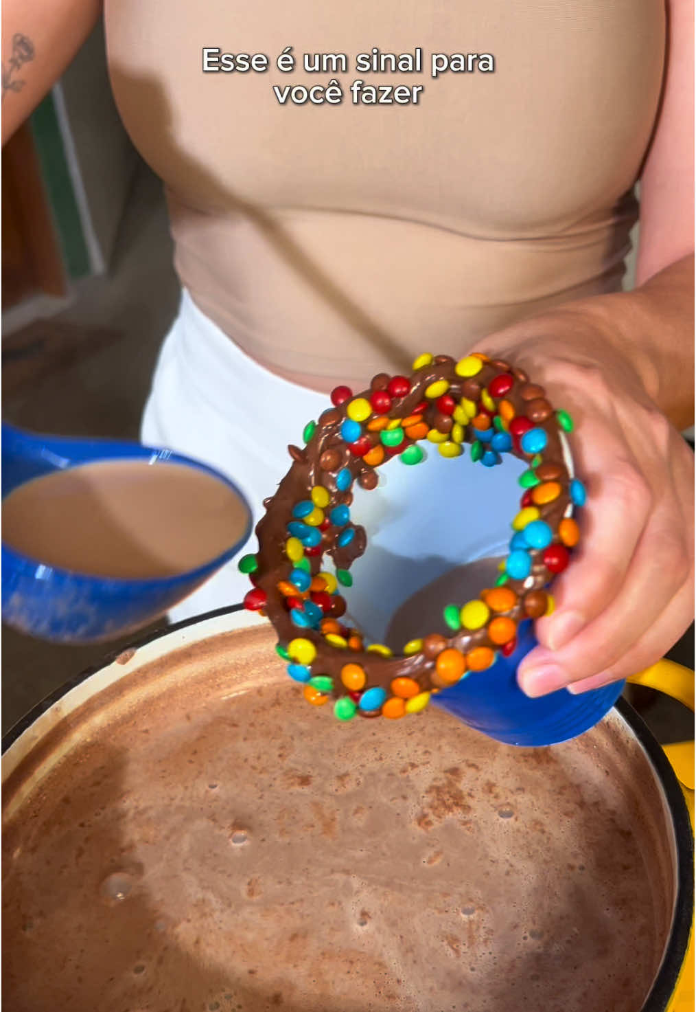 NOITE DE TODDY®️ 🐮🥛 Chamei uns amigos pra aproveitar a noite de OPEN TODDY®️. Teve versão quente e gelada e todos os acompanhamentos a vontade. Marca seu amigo pra fazer uma noite dessa! #QuemTODDYPode #receita @VACA DE TODDY® 