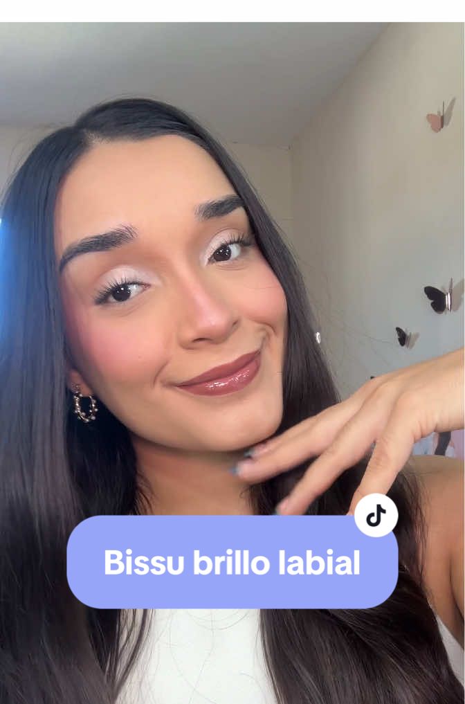 Brillo labial de Bissú ✨ los conocian? Yo ame el tono 😍   #gloss #bissu #makeup #lips #glossylips #luminosa #girls #maquillaje @Bissú 