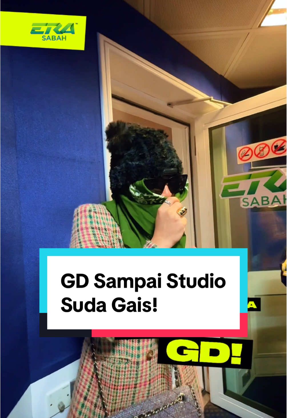 GD sampai studio ERA Sabah suda gais! Hmm lain macam pula GD dia ni tau 😅 #ERASabahKongsi #KoncoPagiERA #KPEJumpaGD  @Mijul Era @addnan_era @Emma suhaimi 