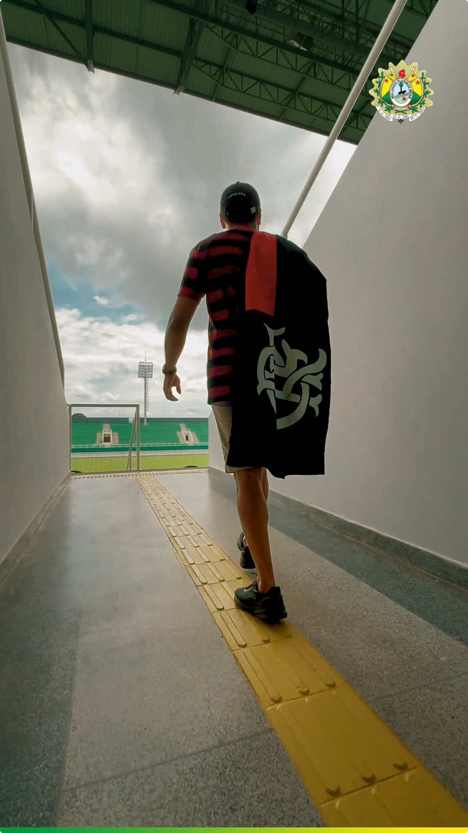 🏟️✨ A emoção está de volta ao Arena da Floresta! Venha viver o reencontro com o futebol e celebrar a reinauguração desse palco esportivo com um grande duelo entre Flamengo (Sub-20) e Santa Cruz! 🚩⚽ ⏰ Abertura dos portões às 14h para que você aproveite o clima de festa, antes do início da partida, marcado para as 17h. Venha com a torcida animada e traga seu apoio para um espetáculo inesquecível! 🔥👊 🤲 E não se esqueça: para garantir seu ingresso, doe 1kg de alimento não perecível e um brinquedo. Os pontos de coleta estão localizados na rede de supermercados Arasuper em Rio Branco, e Ginásio Jarder Saraiva em Cruzeiro do Sul, onde sua contribuição ajuda quem mais precisa. Vamos fazer história juntos! 🙌❤️ Acesse:🖥️ agencia.ac.gov.br #governodoacre #trabalhoparacuidardaspessoas #reinauguração #ArenaDaFloresta