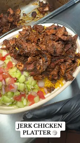 Dragon or white sauce? #halalbrosgrill #jerkchicken #jerkchickenplatter #halalfood #halalnyc #queensny #bronx #fyp 