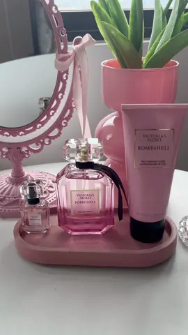 The VS Bombshell is every pink girlie’s daily essential  Video credit: @Sophia 🎀   #pinkaesthetic #victoriassecretMY 