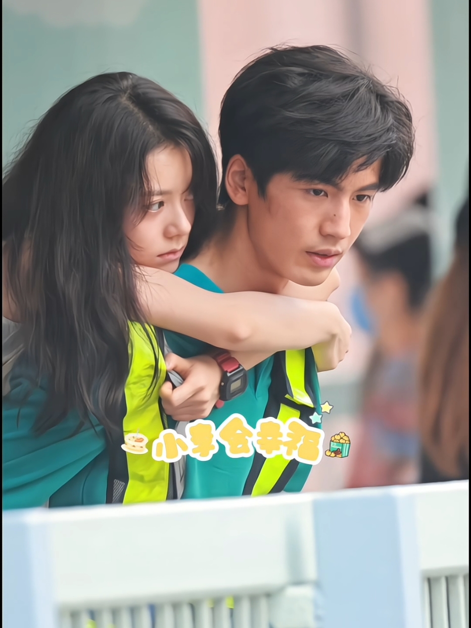 [HK 15.11.2024] Linghe be like: menyala punggung ku 🤭😂  . . #zhaojinmai #angelzhao #zhanglinghe #zhanglinghe张凌赫 #ourgeneration #cherryamber #cdrama #fyp 