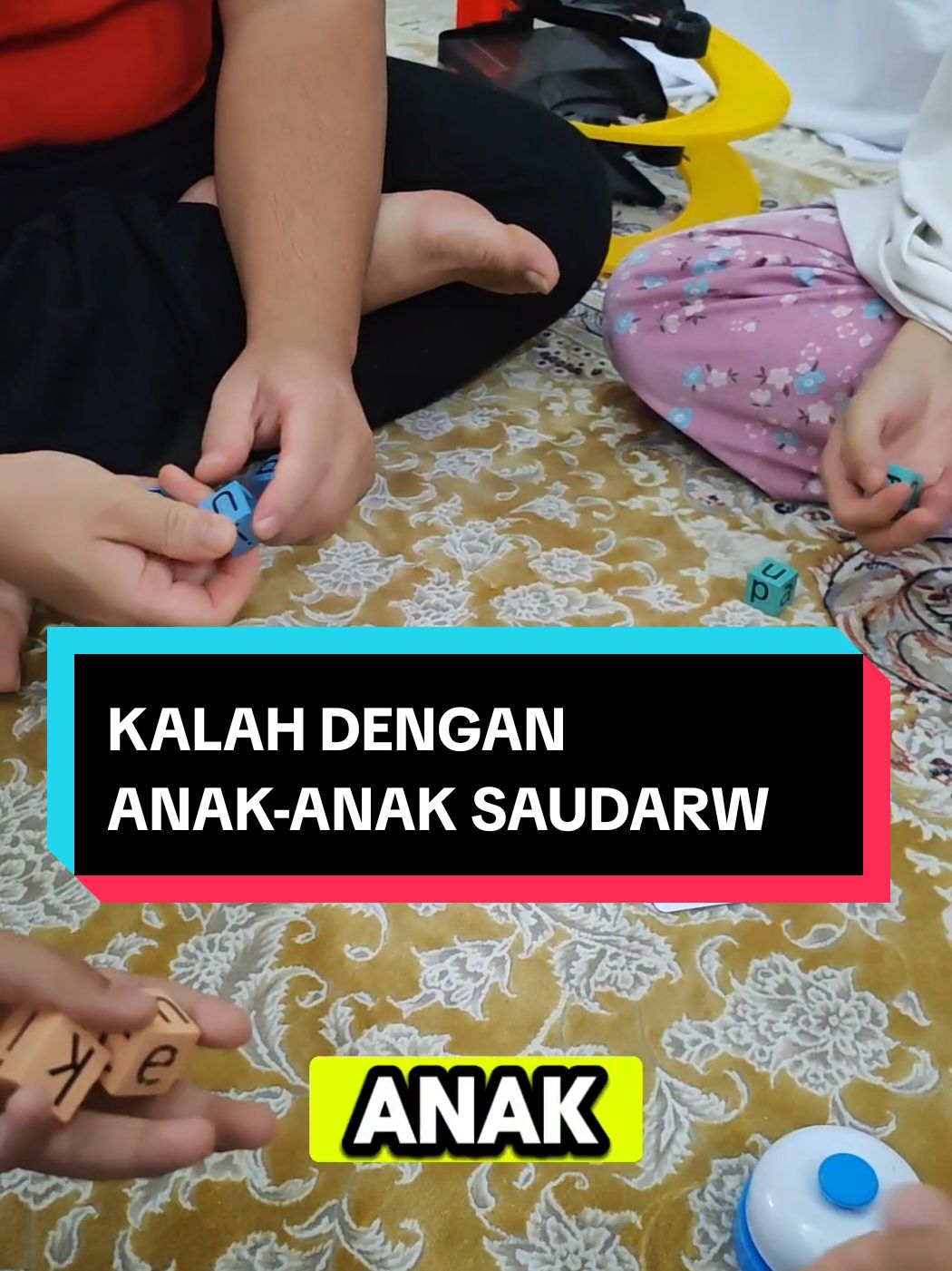 Game best main dengan anak-anak saudara. Kiub Huruf. Siapa cepat,dia menang!