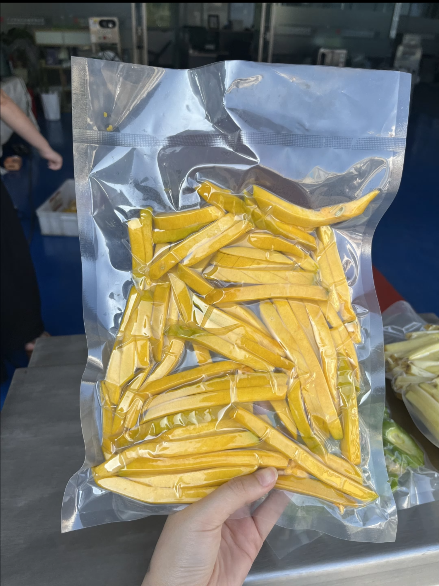 Vacuum packaging machine  #packingmachine #frenchfries #foodmachine #productionlines #potatocutting #potatochip