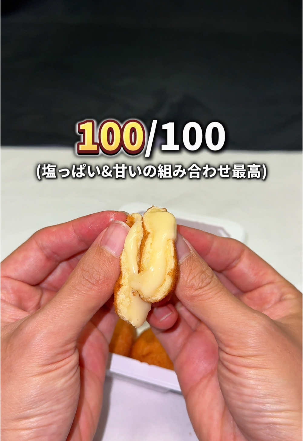 【100/100】2種のチーズボールが新しくなって登場！ . 📍セブンイレブン ◆2種のチーズボール (¥397) 🍯360kcal . #コンビニグルメ #チーズボール #asmr #fyp 