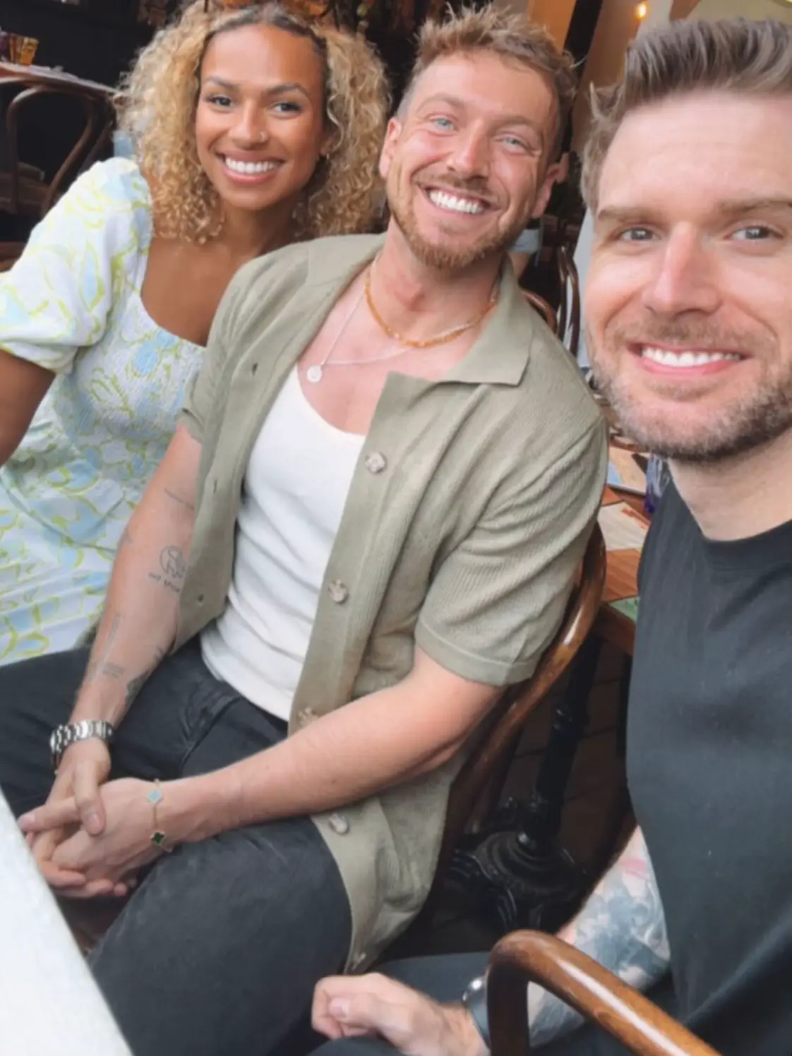 Love this sams in australia if u didint know hosting a show called im a celeb unpacked!!! #samthompson #joeldommett #australia #kemirogers #imacelebritygetmeoutofhere #imacelebrity #photos #dinner #imacelebunpacked #imaceleb #fyp #viral #foryou from sams story ❤️