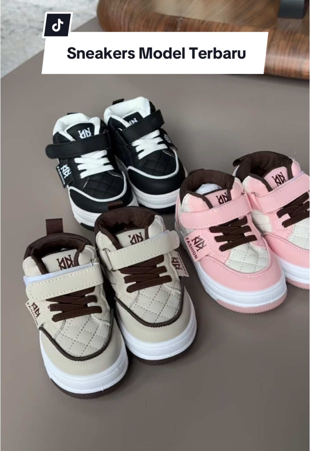 Sneakers model terbaru dari Hanako, banyak warna dalemnya lembut dan sol nya nyaman dipakai seharian 😍🤍 #hanakobabyshop #sepatuanak #sepatuanakmurah #sneakersanakmurah #sepatuanaklucu 