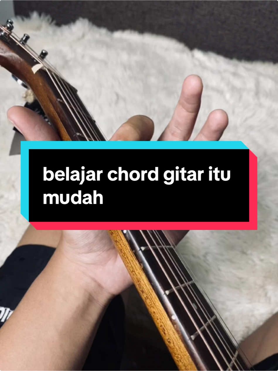 Coba siapa aja yang dulu latihannya sampe kek gini?🤫👆😭  #gitar #gitarmurah #gitarberkualitas #belajar #tutorial #gitarpemula #belajargitar 