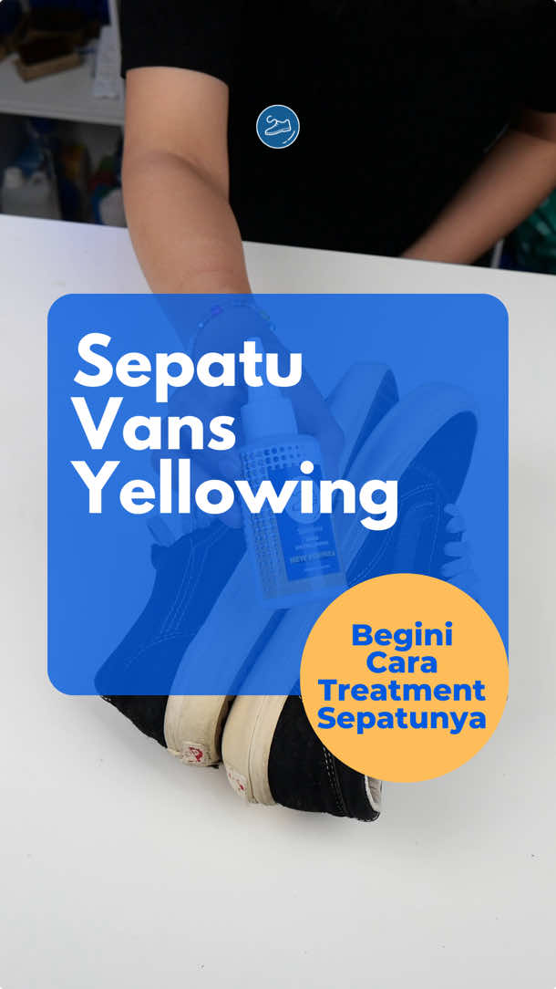 Sepatu menguning parah? Nggak usah khawatir, tinggal pakai Unyellowing dari Spotless aja! Formula khususnya bikin warna putih sepatumu balik lagi kayak baru. Jadi, nggak perlu beli baru buat tampil kece! #SpotlessID #Unyellowing #SepatuBersih #WhiteSneakers #SepatuKinclong #Spotless_id #spotlessshoecare #promoguncang1111 #guncang1111 #SerunyaLiburan #aifilter #christmasdecor #fyp 