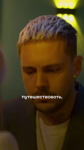Хочет признаться в содеянном, но она его отговаривает