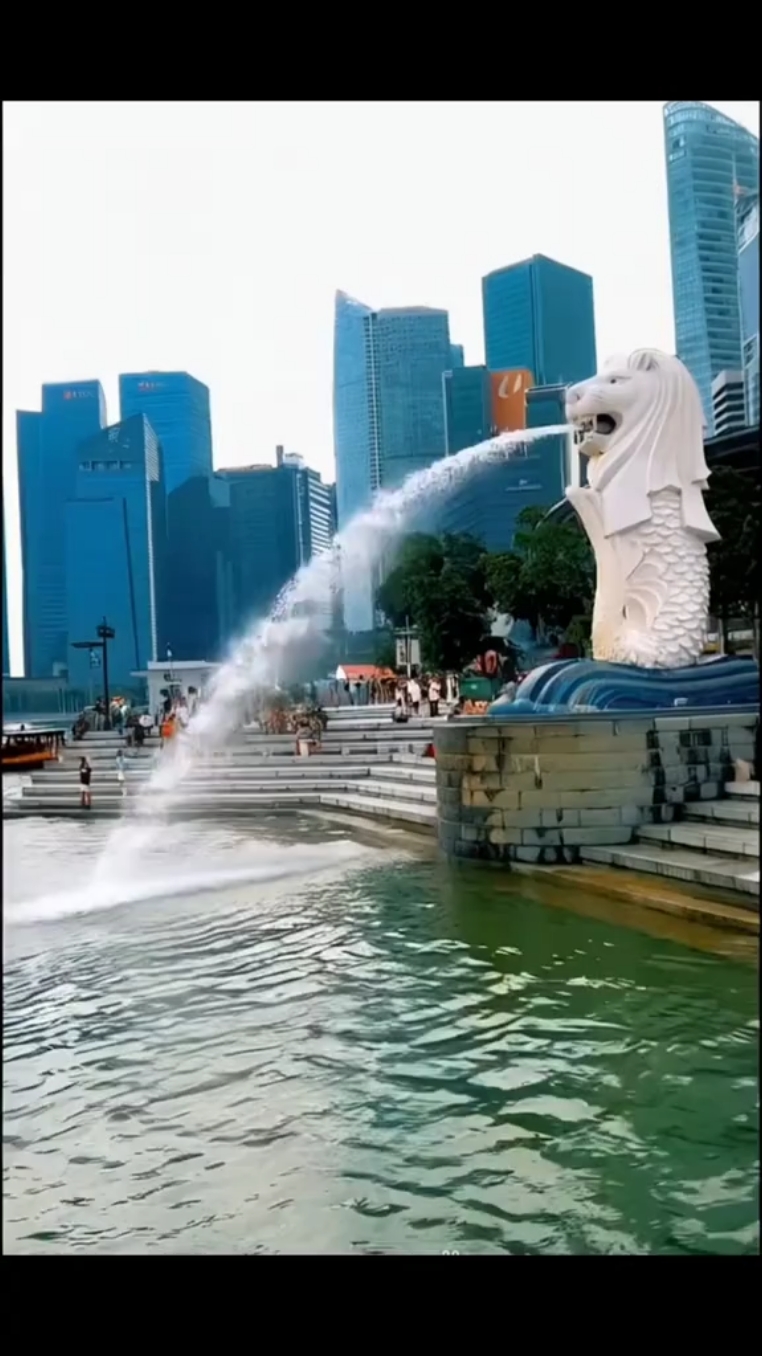 Merlion Spitting Gold Coins Again ရွှေဒင်္ဂါးပြားများကို Merlion တံတွေးထွေး #singapore #merlion #skyline #skypark 