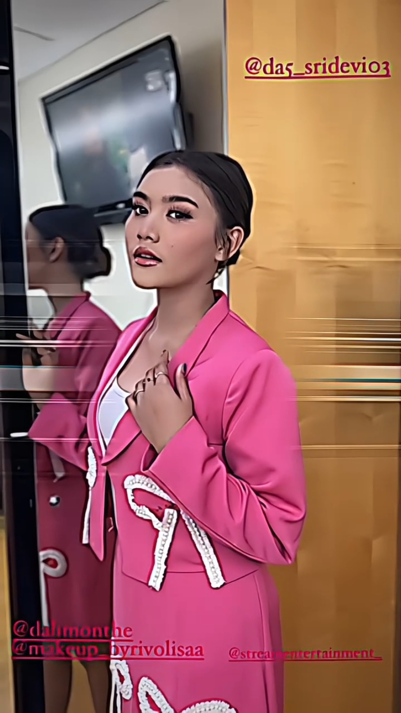 si putri PINK , ada yang tau gak Devi lagi kemana ini??  #sridevida5 #serliartikasridevi🌷🖇️💐 #foryoupage❤️❤️ #pinkyshow #fypシ゚ #adaramagic5 #xzybcaシ #fyppppppppppppppppppppppp #serliartikasridevi 