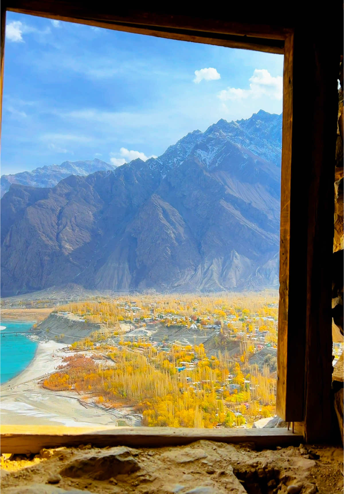 Skardu city view from Kharpocho fort You can join us on our every week trips to different destinations in Pakistan. 𝟑 𝐃𝐚𝐲 𝐭𝐫𝐢𝐩𝐬: 𝐃𝐞𝐩𝐚𝐫𝐭𝐮𝐫𝐞 𝐨𝐧 𝐌𝐨𝐧𝐝𝐚𝐲 & 𝐓𝐡𝐮𝐫𝐬𝐝𝐚𝐲 𝐟𝐫𝐨𝐦 𝐋𝐚𝐡𝐨𝐫𝐞 & 𝐈𝐬𝐥𝐚𝐦𝐚𝐛𝐚𝐝 𝟥 𝖣𝖺𝗒𝗌 𝗍𝗋𝗂𝗉 𝗍𝗈 𝖭𝖾𝖾𝗅𝗎𝗆 𝗏𝖺𝗅𝗅𝖾𝗒 𝖪𝖺𝗌𝗁𝗆𝗂𝗋 𝟥 𝖽𝖺𝗒𝗌 𝗍𝗋𝗂𝗉 𝗍𝗈 𝖲𝗐𝖺𝗍 𝗄𝖺𝗅𝖺𝗆 ＆ 𝖬𝖺𝗅𝖺𝗆𝗃𝖺𝖻𝖺 𝟓 𝐃𝐚𝐲 𝐭𝐫𝐢𝐩𝐬: 𝐃𝐞𝐩𝐚𝐫𝐭𝐮𝐫𝐞 𝐨𝐧 𝐓𝐮𝐞𝐬𝐝𝐚𝐲 & 𝐟𝐫𝐢𝐝𝐚𝐲 𝐟𝐫𝐨𝐦 𝐋𝐚𝐡𝐨𝐫𝐞 & 𝐈𝐬𝐥𝐚𝐦𝐚𝐛𝐚𝐝 𝟧 𝖽𝖺𝗒𝗌 𝗍𝗋𝗂𝗉 𝗍𝗈 𝖧𝗎𝗇𝗓𝖺 － 𝖢𝗁𝗂𝗇𝖺 𝖻𝗈𝖺𝗋𝖽𝖾𝗋 ＆ 𝖭𝖺𝗅𝗍𝖾𝗋 𝗏𝖺𝗅𝗅𝖾𝗒 𝟧 𝖣𝖺𝗒𝗌 𝗍𝗋𝗂𝗉 𝗍𝗈 𝖥𝖺𝗂𝗋𝗒 𝖬𝖾𝖺𝖽𝗈𝗐𝗌 ＆ 𝖭𝖺𝗇𝗀𝖺 𝗉𝖺𝗋𝖻𝖺𝗍 𝖻𝖺𝗌𝖾 𝖼𝖺𝗆𝗉 𝟔-𝟖 𝐃𝐚𝐲 𝐭𝐫𝐢𝐩𝐬: 𝐃𝐞𝐩𝐚𝐫𝐭𝐮𝐫𝐞 𝐨𝐧 𝐌𝐨𝐧𝐝𝐚𝐲 & 𝐅𝐫𝐢𝐝𝐚𝐲 𝐟𝐫𝐨𝐦 𝐋𝐚𝐡𝐨𝐫𝐞 & 𝐈𝐬𝐥𝐚𝐦𝐚𝐛𝐚𝐝 𝟨 𝖣𝖺𝗒𝗌 𝗍𝗋𝗂𝗉 𝗍𝗈 𝗌𝗄𝖺𝗋𝖽𝗎 － 𝖡𝖺𝗌𝗁𝗈 𝗏𝖺𝗅𝗅𝗒 𝟪 𝖣𝖺𝗒𝗌 𝗍𝗋𝗂𝗉 𝗍𝗈 𝖧𝗎𝗇𝗓𝖺 － 𝖢𝗁𝗂𝗇𝖺 𝖻𝗈𝖺𝗋𝖽𝖾𝗋 － 𝖲𝗄𝖺𝗋𝖽𝗎 𝖺𝗇𝖽 𝖡𝖺𝗌𝗁𝗈 𝗏𝖺𝗅𝗅𝖾𝗒 2 Days trip to shogran & siripaye 𝐅𝐨𝐫 𝐝𝐞𝐭𝐚𝐢𝐥𝐬 𝐜𝐨𝐧𝐭𝐚𝐜𝐭 𝐨𝐧 𝐰𝐡𝐚𝐭𝐬𝐚𝐩𝐩 Number given in profile. #foryou #foryoupage #k2adventureclub