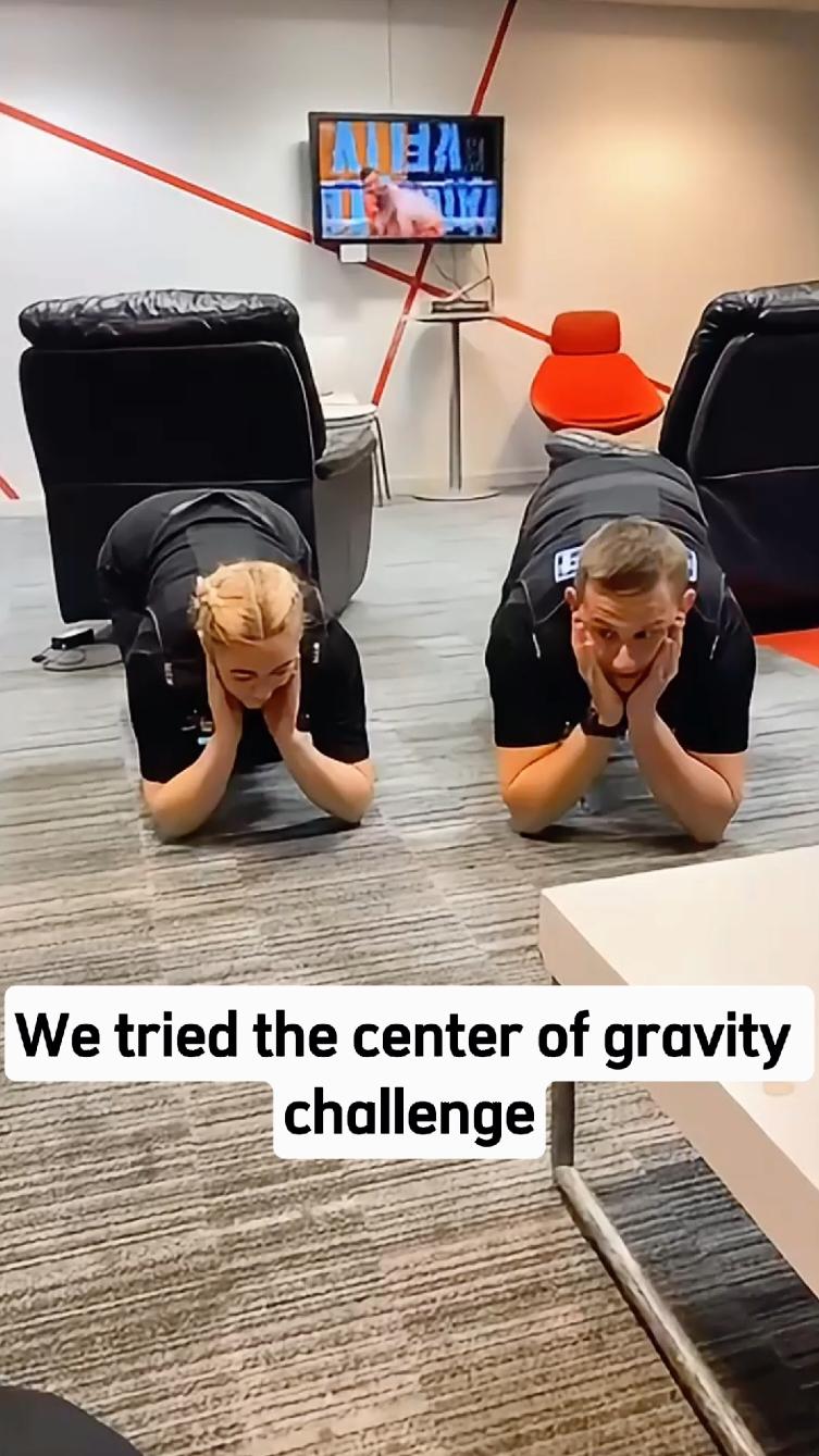 we tried the center of gravity challenge 😂 #scarecam #funny #prankvideo #prank #scareprank #scaring #jumpscare #funnymoments #foryour #fpy 