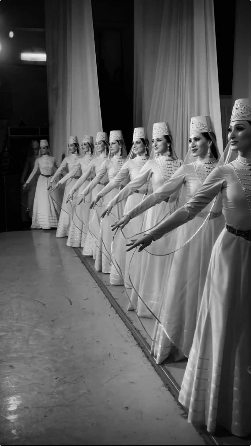 Ансамбль Алан - Девичий #ensemblealan #maiden #Адыгея #ossetia #ossetiandance #хевсурети #circassiandance #circassian #танцор 