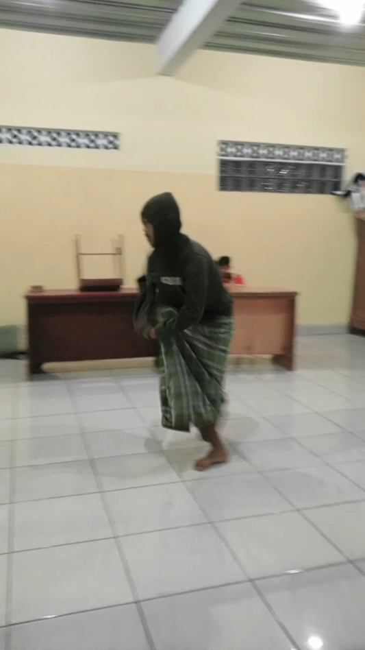 FUNKOT SARUNG LIAR😆 versi @Mang_Gunil☯️ #viral #trending #fyp #punyapacarbaru #rinduhatiku #FUNKOT #djfunkot #trend #trendvideo #fypage #fypシ゚ #apt #funkotiktok 