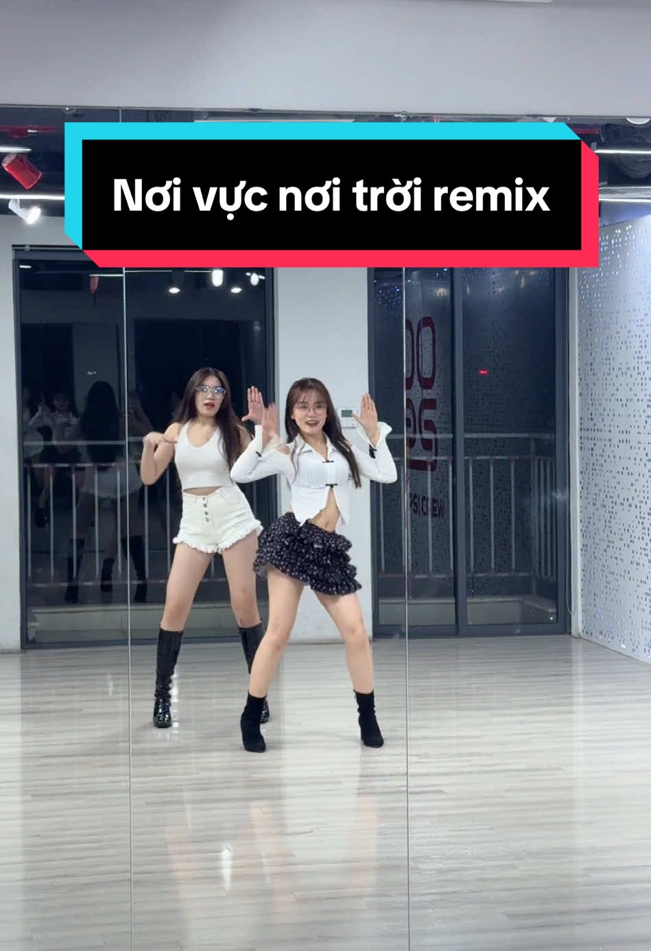 Lại là @Trần Bảo Linh Chi =))))))))))))))))) (DC: me) #noivucnoitroi #noivucnoitroiremix #dancebar #dancebarclass #dance #tiktokdancevn♥️