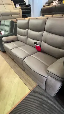 #leathersofa #bargainshopping #reclinersofa#chairs #speedydelivery #beds #furniture 
