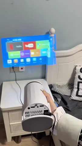 A projector that allows you to enjoy the cinema experience at home 