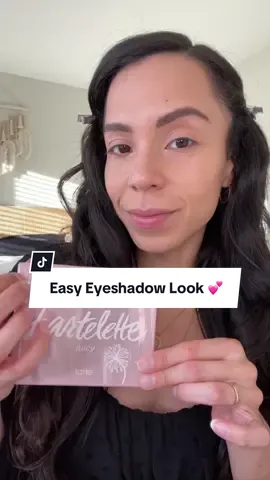 Lets do an eye look with the @tarte cosmetics Tartelette Juicy Eyeshadow Palette 💅🏼💕✨ Quick Review: - Shadows are so creamy! Very easy to Blend - Shimmers are beautiful and have no fallout  - Love the color selections perfect for everyday or for more makeup days - 10/10 🙌🏼✨ #makeup #makeuptutorial #makeuptransformation #eyeshadow #eyeshadowtutorial #eyeshadowpalette #eyeshadowlook 