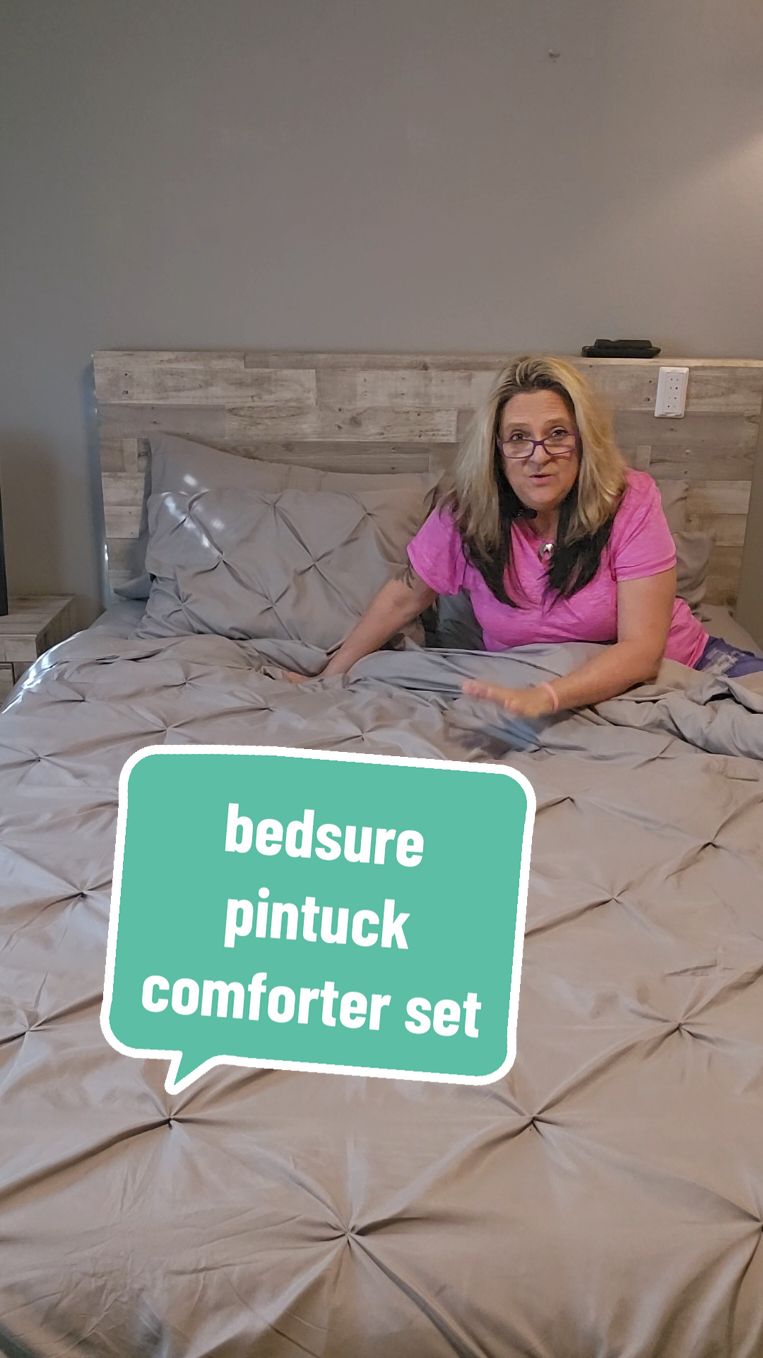 do you christmas shopping early grab this 7 piece set while it's at its lowest price of the season.@Bedsure_official #bedsure #beddingset #bedding #decor #homedecor #giftidea #tiktokshopcybermonday #tiktokshopholidayhaul #spotlightfinds #tiktokshopblackfriday 