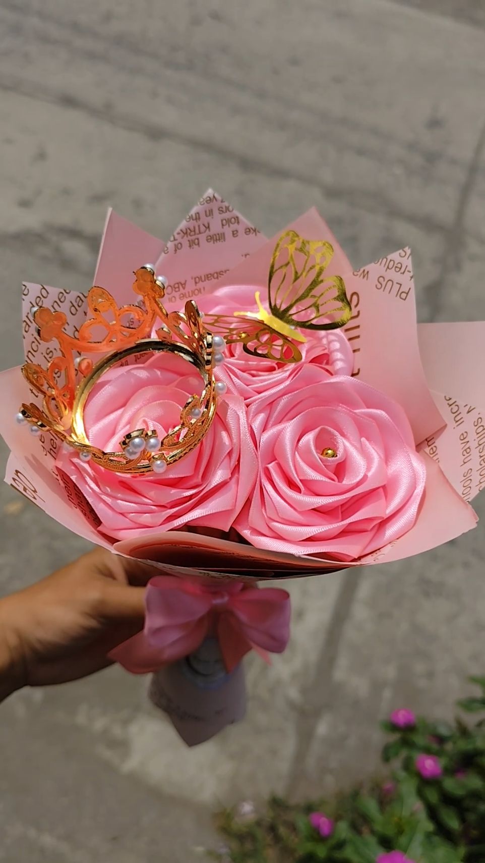 Ramo pequeño de 3 rosas eternas 💐 mayor información al 3137743638 #arreglos #arreglosflorales  #ramoseternos #ramoderosas #ramos #rosaseternas #rosas #hechoamano #miniramo #parati 