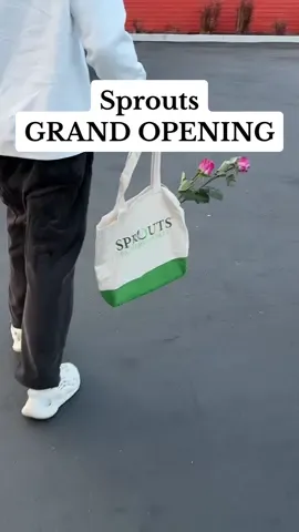 woke up at 6am to walk to the @Sprouts Farmers Market opening… nothing was gonna stop me from attending.. not even my car breaking down yesterday #sprouts #grandopening  