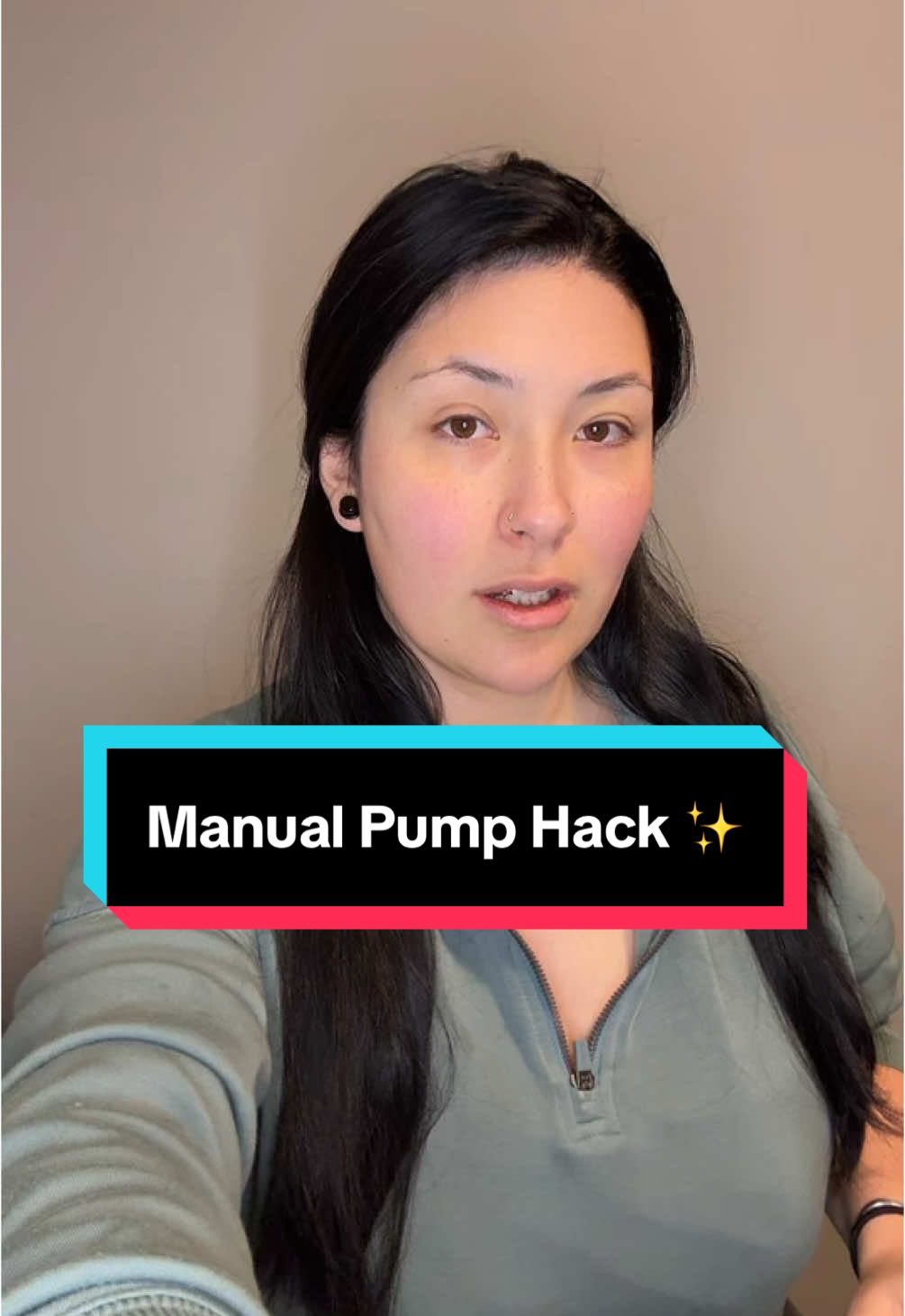 A manual pump hack? Maybe 👀 #fyp #MomsofTikTok #pumpingmom #pumping #breastfeeding 