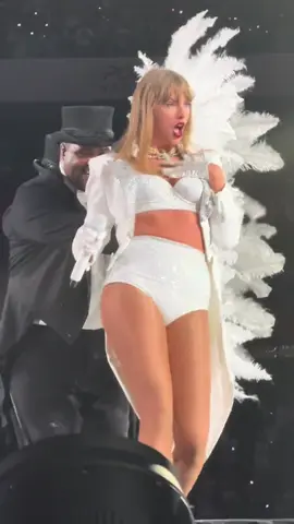 obsessed with the white fit  • #erastour #taylorswift #ttpd #icdiwabh #theerastour 