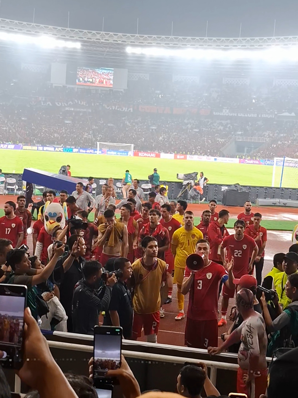 Bagimu negeri jiwa raga kami ✊️ #timnasindonesia #GBK 