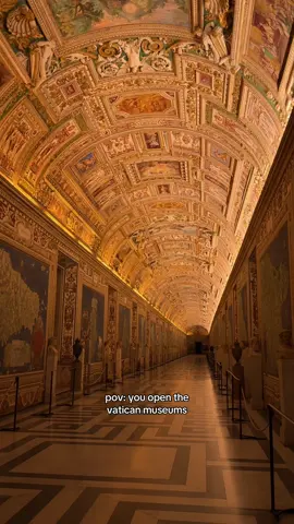 um mês desse dia e eu ainda não acredito que eu vivi isso aqui.  invistam em experiências — vale cada centavo. #vaticanmuseums #vaticancity #italy #guidedtour #sistinechapel 