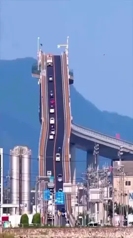 This bridge is very scary! 😳  #japan
