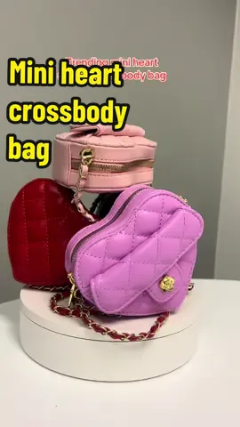 Trending mini heart shaped #crossbodybag  #ourglobalweb #tiktokshop #blackfriday #onsale #shopnow #全球网 #礼物 #挎包 #女士包包 #手袋 @our global web 全球网 