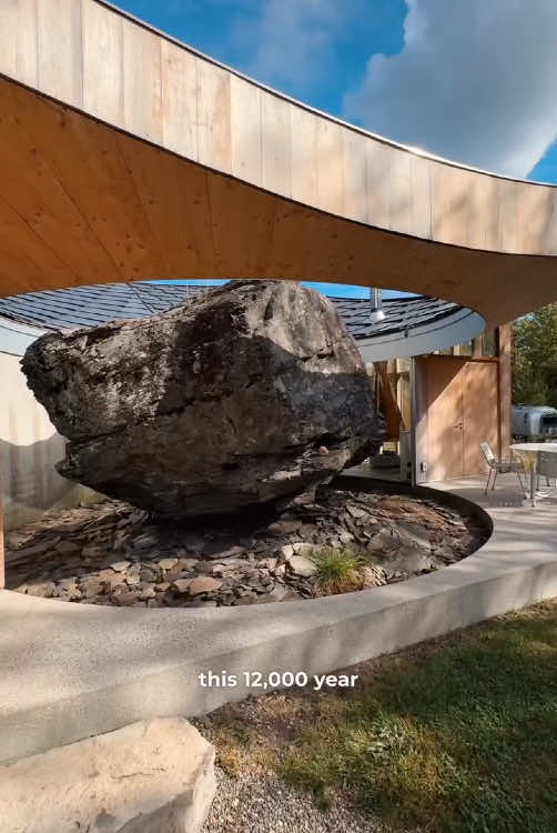 Rock ‘N House, an architectural marvel built around an Ice Age era boulder.  By @ vrbo Welcome 📍Saugerties, New York #Home #house #newyork #luxury #foryou #nycity #hometour #housetour #dreamhome #newyork 