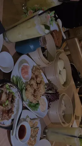 Fridays are for date night with the girls🤍 #trendingvideo #fyp #for #viral_video #viral_video #follow #FoodTok #foodi #foodporn #foodblogger #FoodLover 