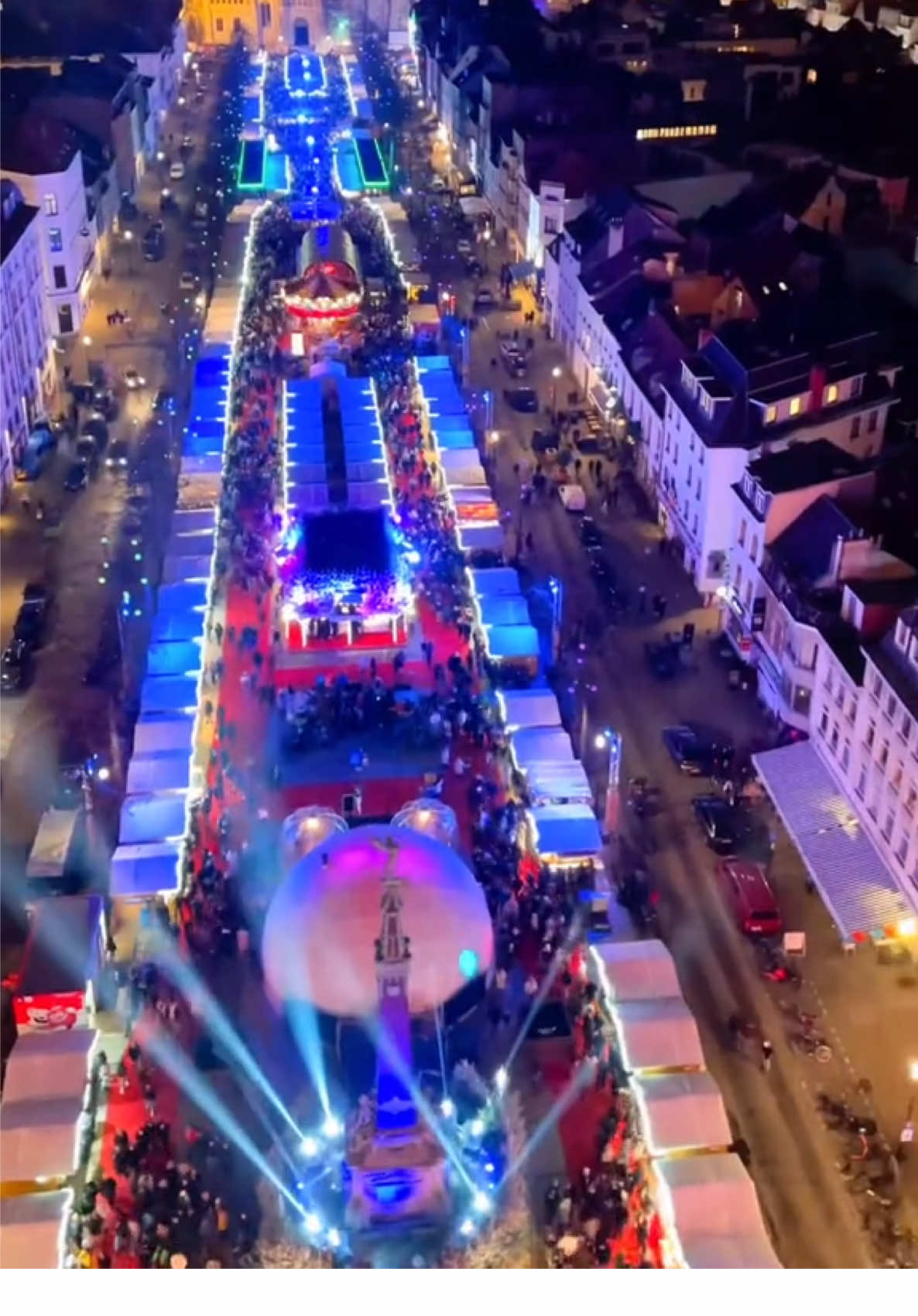 Best for a gourmet Christmas Winter Wonders in Brussels is spread out across Grand-Place, Bourse, Place Sainte-Catherine and Marché aux Poissons, with ice rinks, ethereal music and light shows, a massive Christmas tree, and a mile-long stretch of more than 200 snow-blanketed wooden chalets serving toasty waffles, warming mulled wine and Belgian beers and chocolates. #christmas #christmasmarket #Bruxelles #Belgium 