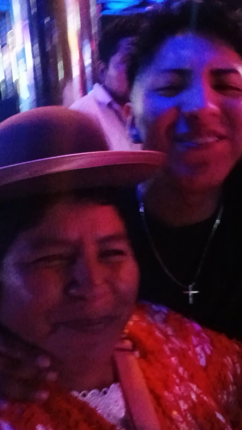 Un gusto conocer a Milton como siempre cantando,😍🥰 Noche EMPRESARIAL FiPAZ 😍 Un abrazo fuerte 🤗🥰